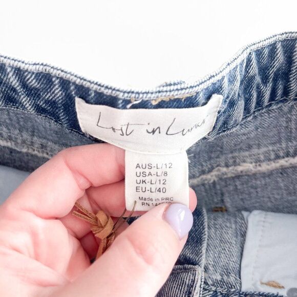 LOST IN LUNAR // The George Shorts // crafted from a 100% cotton denim // Size 8 - Picture 7 of 16